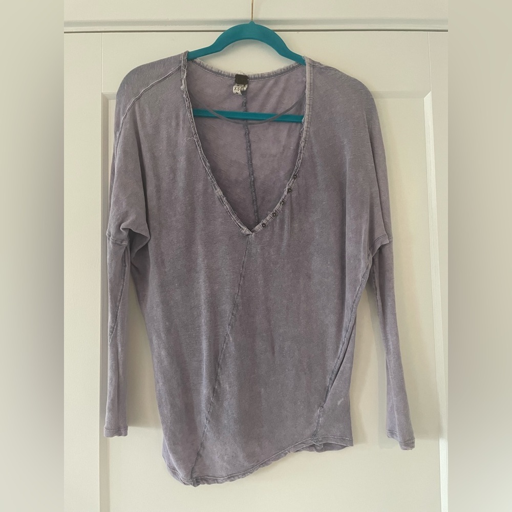 Free People - Distressed long sleeve knit top - XS